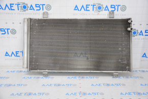 Radiatorul condensatorului de aer condiționat Toyota Camry v55 15-17 SUA are coloana strivită.