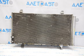 Radiatorul condensatorului de aer condiționat Toyota Avalon 13-18 3.5 este zdrobit în unele locuri.