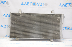 Radiatorul condensatorului de aer condiționat Toyota Avalon 13-18 3.5 este zdrobit în unele locuri.