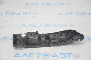 Suportul drept al barei spate sub stopul Ford Edge 15-18 pre-restilizare.