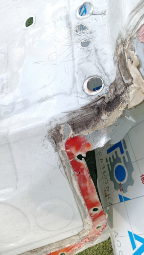 Panoul din spate al modelului Tesla Model X 16-21, format din 2 piese, alb
