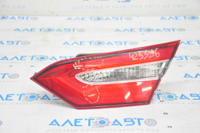 Lampa interioară pentru capacul portbagajului dreapta Toyota Camry v70 18- halogen, microfisuri