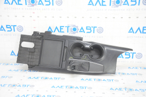 Capacul consolei centrale Toyota Camry v70 18- negru s-a umflat vopseaua