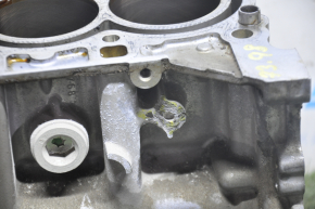 Blocul cilindric gol al Chevrolet Volt 16-1.5 D:73,98, suportul este rupt.