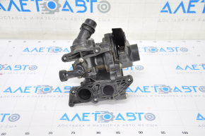 Помпа охлаждения с корпусом термостата в сборе VW Passat b7 14-15 USA 1.8Т