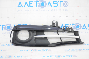 Grila bara dreapta pentru BMW 3 F30 16-18, partial deschisa, cu ornamente.