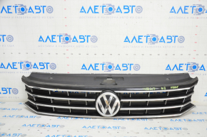 Grila radiatorului cu emblema VW Passat b8 16-19 SUA, nisip, crom util, crăpat.