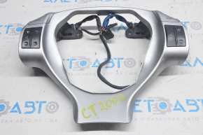 Butoanele de control de pe volanul Lexus CT200h 11-17 au zgârieturi.