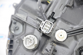 Фара передняя правая Toyota Prius 50 16-18 LED