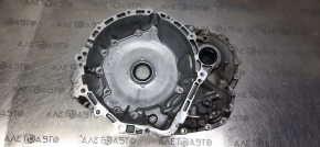 Capacul frontal al cutiei de viteze automata Nissan Pathfinder 13-14 FWD are zgarieturi si uzura.