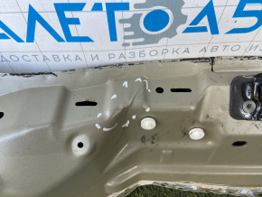 Panoul din spate al Ford Fusion mk5 13- argintiu, tăiat, zdrobit