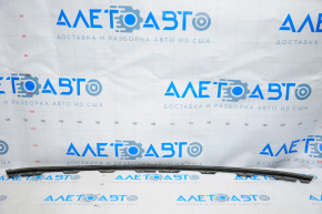 Уплотнитель капота Ford Fiesta 11-19