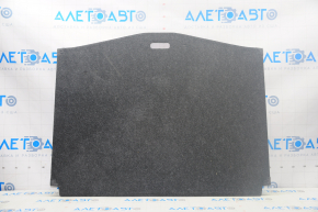 Capacul portbagajului Nissan Versa Note 13-19 este negru, cu inserții negre.