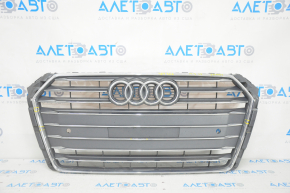 Grila radiatorului completă Audi A4 B9 17-19 cu emblema, cu senzori de parcare, crăpată, presată, nisip, crom deschis.