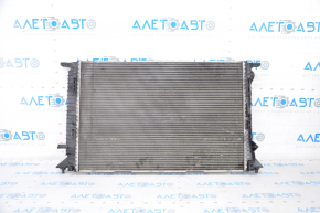 Radiatorul de răcire a apei pentru Audi A4 B8 08-16 2.0T are suportul rupt