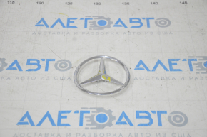 Emblema Mercedes pentru capacul portbagajului Mercedes CLA 14-19 cu ciobituri.