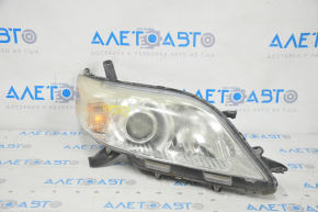 Farul din față dreapta Toyota Sienna 11-20, gol, cu halogen, necesită polizare, prezintă micro-fisuri.