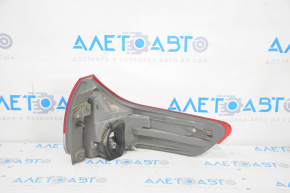 Lampa exterioară aripă stângă Toyota Sienna 11-14, micro-fisuri.