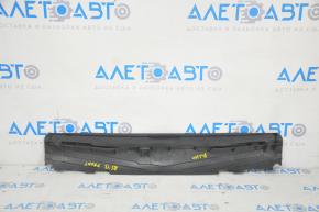 Deflectorul radiatorului de pe amplificatorul Audi Q5 8R 09-17 are o fisură