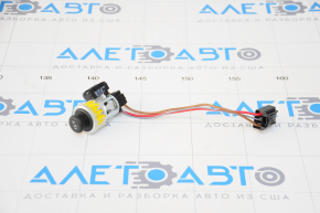 Priza de bricheta din consola centrala a celui de-al doilea rand Audi Q5 80A 18- crom uzat.