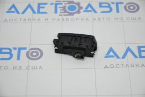 Кнопка центрального замка Mercedes CLA 14-14 облезла краска