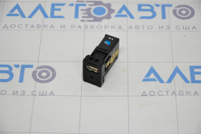 USB Hub, AUX Toyota Highlander 14-16 отсутствует крышка