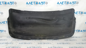 Izolarea capotei Jeep Cherokee KL 19-23 se desprinde.