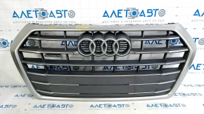 Решетка радиатора grill Audi Q5 80A 18-20 в сборе, с эмблемами, хром, без парктроников, тычка