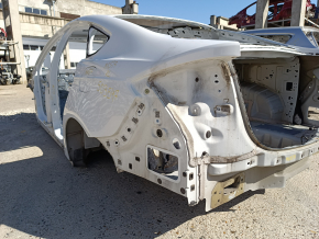 Четверть крыло задняя левая Ford Fusion mk5 13-20 на кузове, белая, тычки