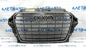 Grila radiatorului asamblată Audi A3 8V 15-16 grafit, crăpată, fisură pe crom