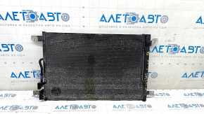 Radiatorul condensatorului de aer condiționat Audi A3 8V 15-20 1.4T, 1.8T, 2.0T este zdrobit.