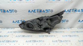 Far dreapta fata goala Ford C-max MK2 13-16 pre-restilizare, nisip, pietricele, panza de paianjen, necesita polizare, indicator de directie spart