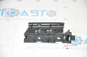 Suportul de prindere a barei spate sub stopul din dreapta pentru Audi A4 B9 17- nou original OEM