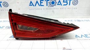 Lampa interioară pentru portbagaj stânga Audi A3 8V 15-16 4d SUA LED, uzură, fisuri pe sticlă.