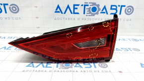 Фонарь внутренний крышка багажника правый Audi A3 8V 15-16 4d usa LED, потертости, трещины на стекле