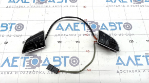 Butoanele de control de pe volanul Audi A3 8V 15-16 au carcasa crăpată.