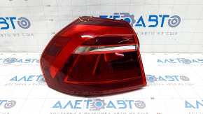 Lampa exterioară aripă stângă VW Passat b8 16-19 SUA halogen întunecat, zgârietură pentru polizare.