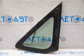 Fereastra din sticla opaca din spatele stanga Toyota Prius 2004-2009 cu defect la garnitura de etansare