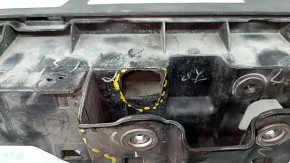 Televizorul panoului de radiator VW Passat b8 16-19 SUA este rupt, crăpat, lipsește o bucată