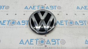 Emblema grilei radiatorului VW CC 13-17, restaurată, suportul rupt, nisip, fisuri.