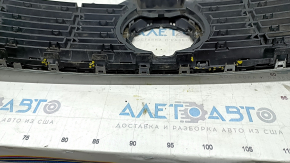 Решетка радиатора grill VW CC 13-17 рест, вздулся хром, сломаны крепления, сломана, песок