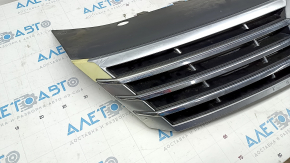 Решетка радиатора grill VW CC 13-17 рест, вздулся хром, сломаны крепления, сломана, песок