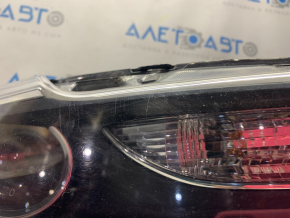 Far dreapta față Chrysler 200 15-17 cu halogen și suport, pentru polizare.