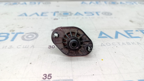 Отбойник капота правый BMW X5 F15 14-18 на капоте