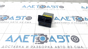 USB Hub Toyota Venza 21- царапины