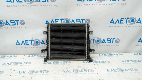 Radiatorul suplimentar de răcire pentru Audi Q7 4L 10-15 nu este original BEHR.