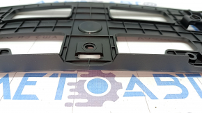 Placa de înmatriculare din față a Hyundai Kona 18-21 este crăpată