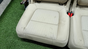 Rândul din spate al scaunelor, al treilea rând, pentru Ford Explorer 16-19, este din material textil bej, necesită curățare chimică, cu o ușoară deteriorare