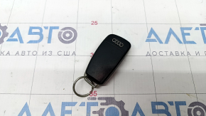 Cheie Audi Q7 4L 10-15 cu 4 butoane, zgârieturi, lipsă un fragment, nu se aruncă