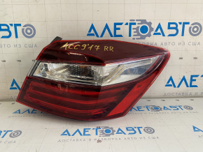 Lampa exterioară aripă dreapta Honda Accord 16-17, zgâriată, ruptă.